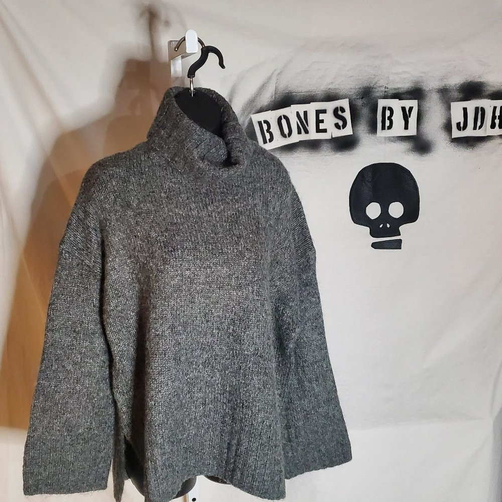 NWT H&M Grey Knit Turtleneck Sz M